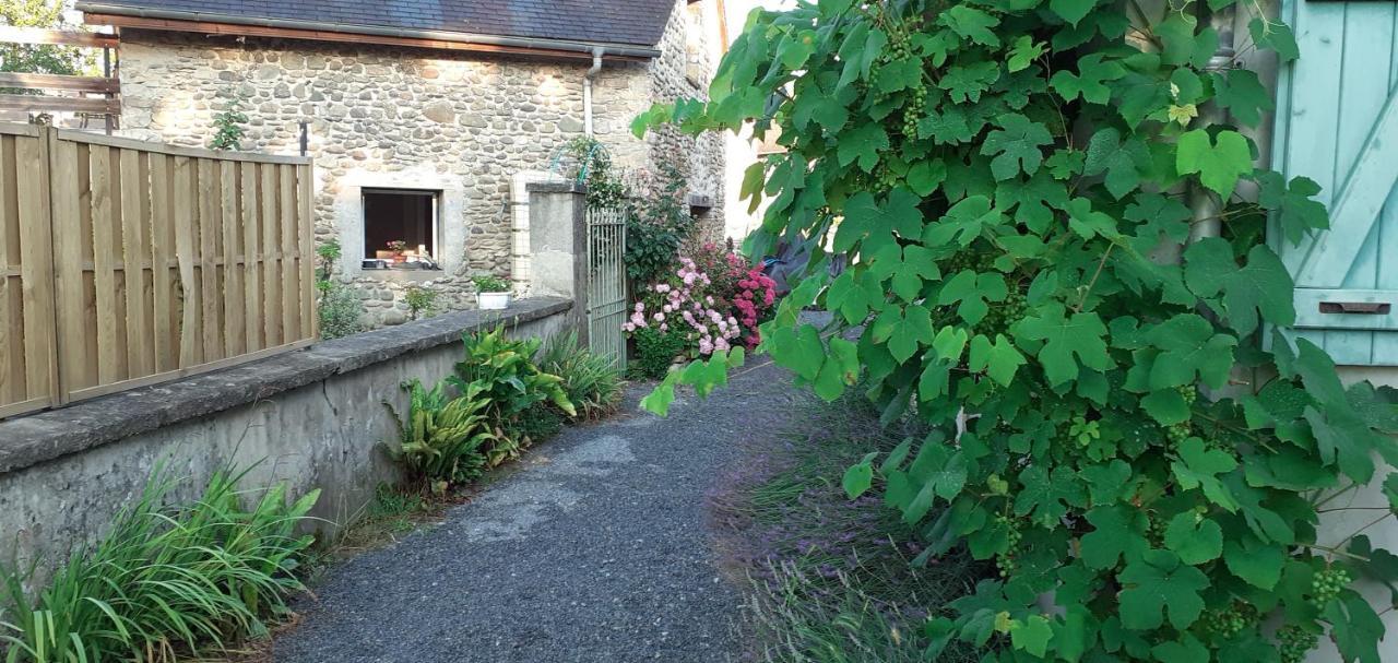Gite Les Petits Chemins Ledeuix Eksteriør bilde